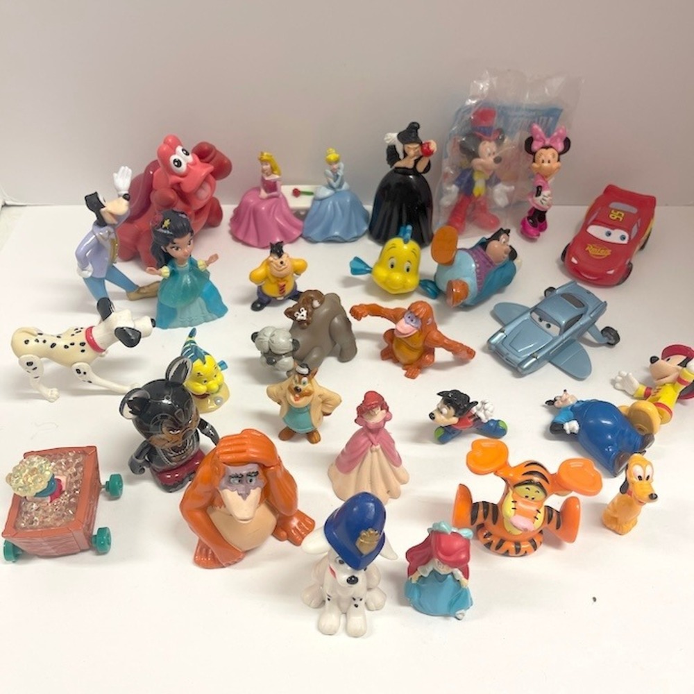 28 pc Disney Pixar Mermaid Goofy Mickey Minnie Figures Vintage C